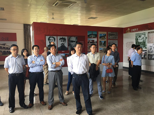 省社参观2.jpg